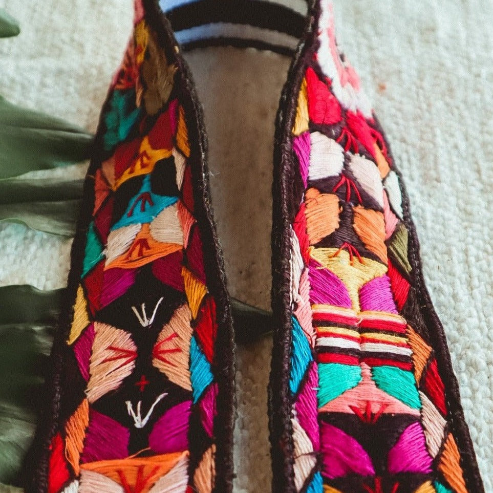 Adjustable Embroidered Strap - No. 585 - Tesoros Maya