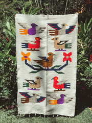Guatemalan Wool Rug - Birds (white background) - Tesoros Maya