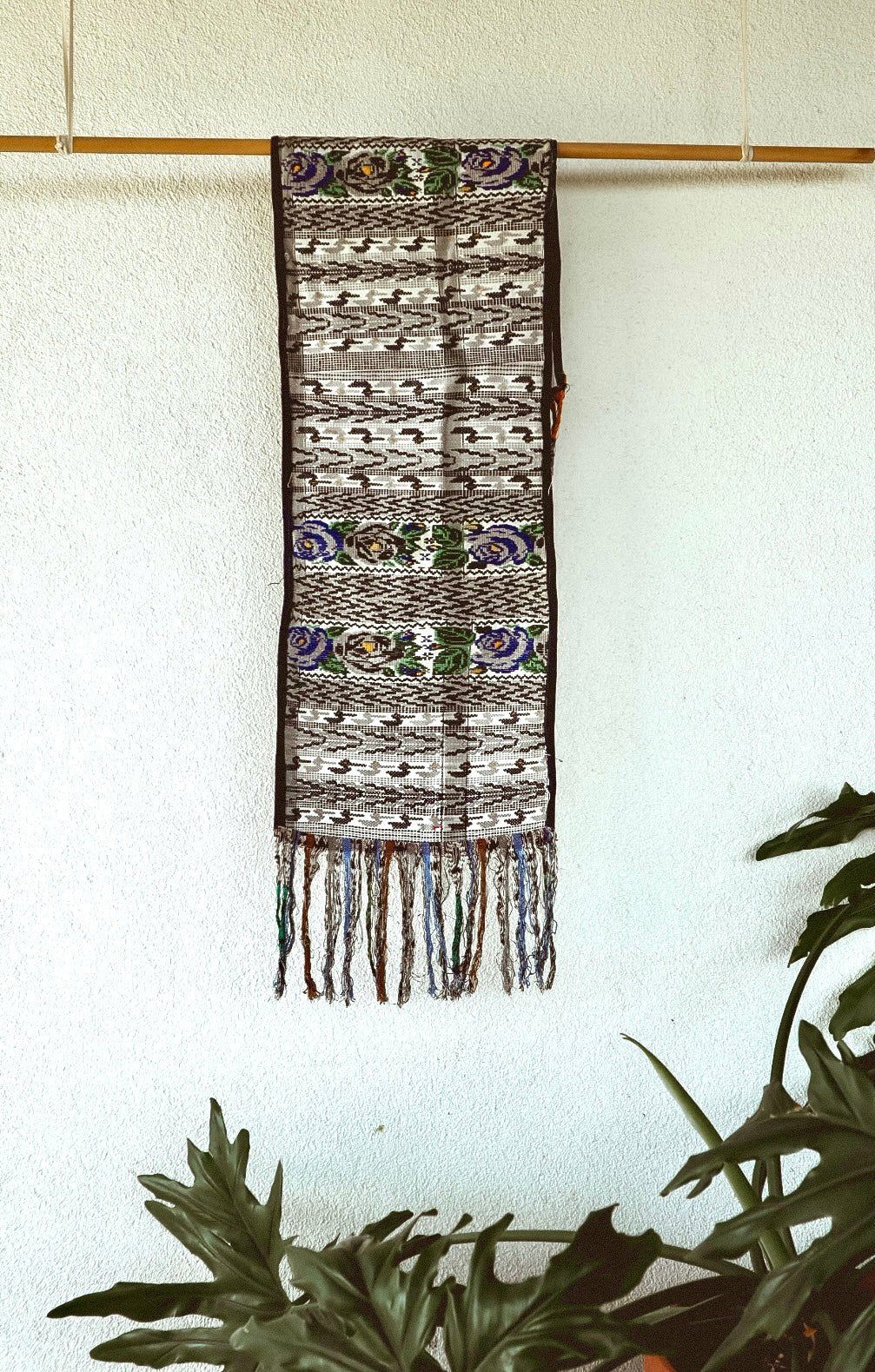 Huipil Table Runner - Tecpan No. 0225 - Tesoros Maya