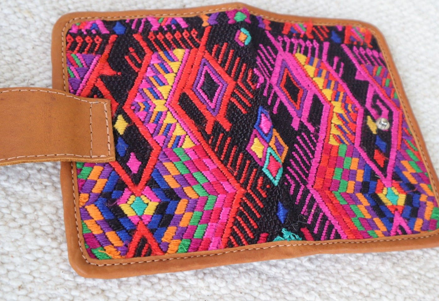 Passport Wallet - Tesoros Maya